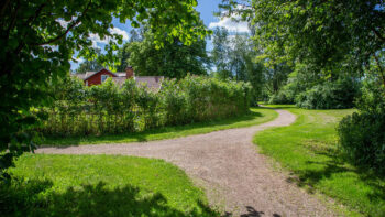 Gamla Byn AB:s bostadsområde i Avesta med Faluröda längor med anor från 1600-talet.