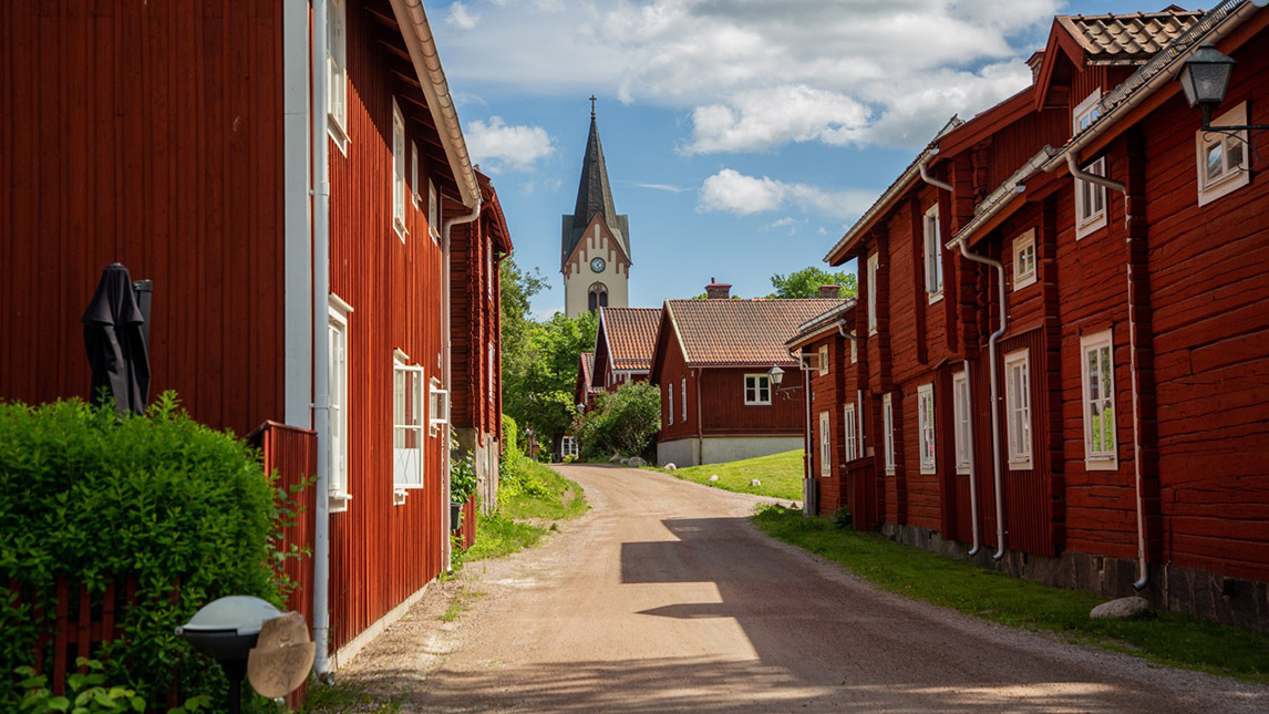 Gamla Byn AB:s bostadsområde i Avesta med Faluröda längor med anor från 1600-talet.