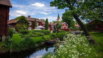 Gamla Byn AB:s bostadsområde i Avesta med Faluröda längor med anor från 1600-talet.