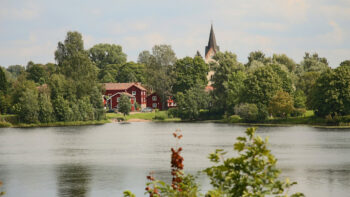 Gamla Byn AB:s bostadsområde i Avesta med Faluröda längor med anor från 1600-talet.