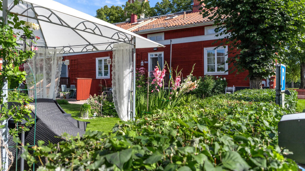 Gamla Byn AB:s bostadsområde i Avesta med Faluröda längor med anor från 1600-talet.