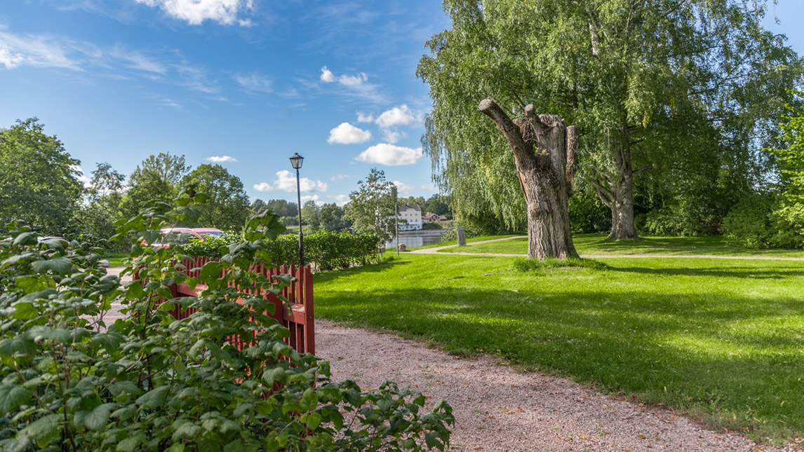 Gamla Byn AB:s bostadsområde i Avesta med Faluröda längor med anor från 1600-talet.