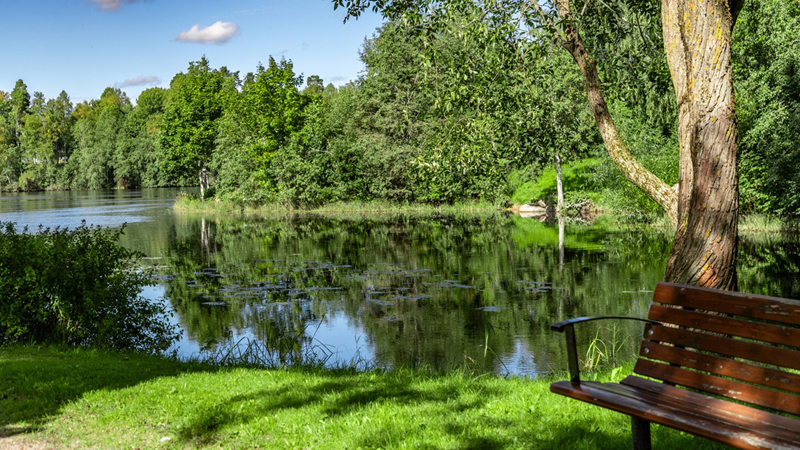 Gamla Byn AB:s bostadsområde i Avesta med Faluröda längor med anor från 1600-talet.