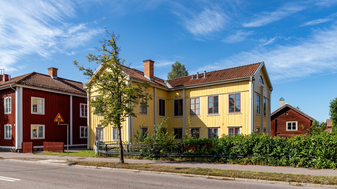 Gula och röda arbetarbostäder.