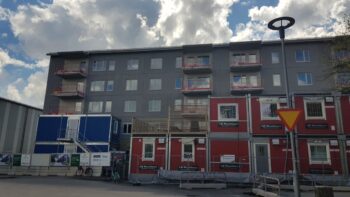 Byggarbetsplats på en nyproduktion av flerbostadshus.